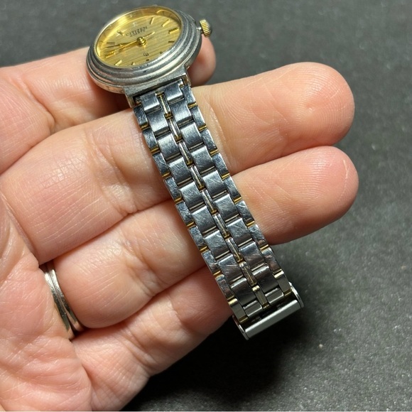 Vintage Citizen Quartz Womans Watch Working With New Battery L1A - Picture 2 of 6